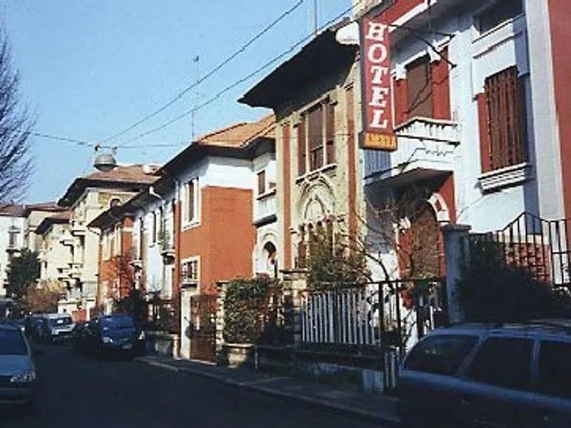 Hotel Ambra Milão